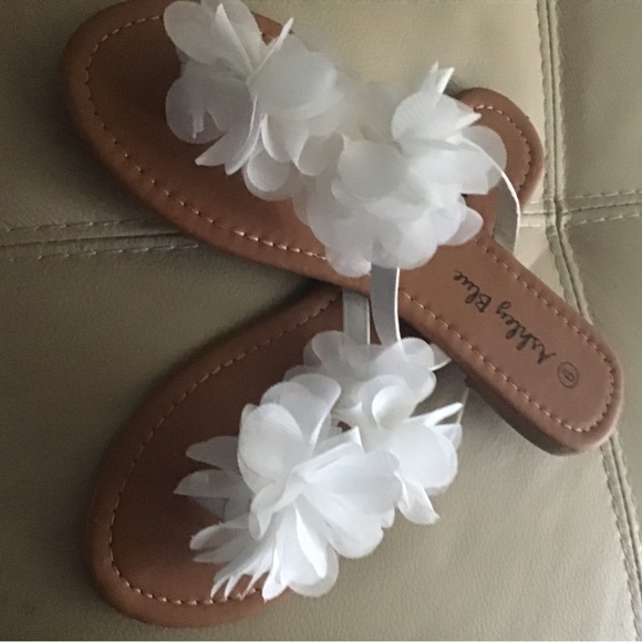 NW SLIDE-SANDALS - Picture 2 of 4